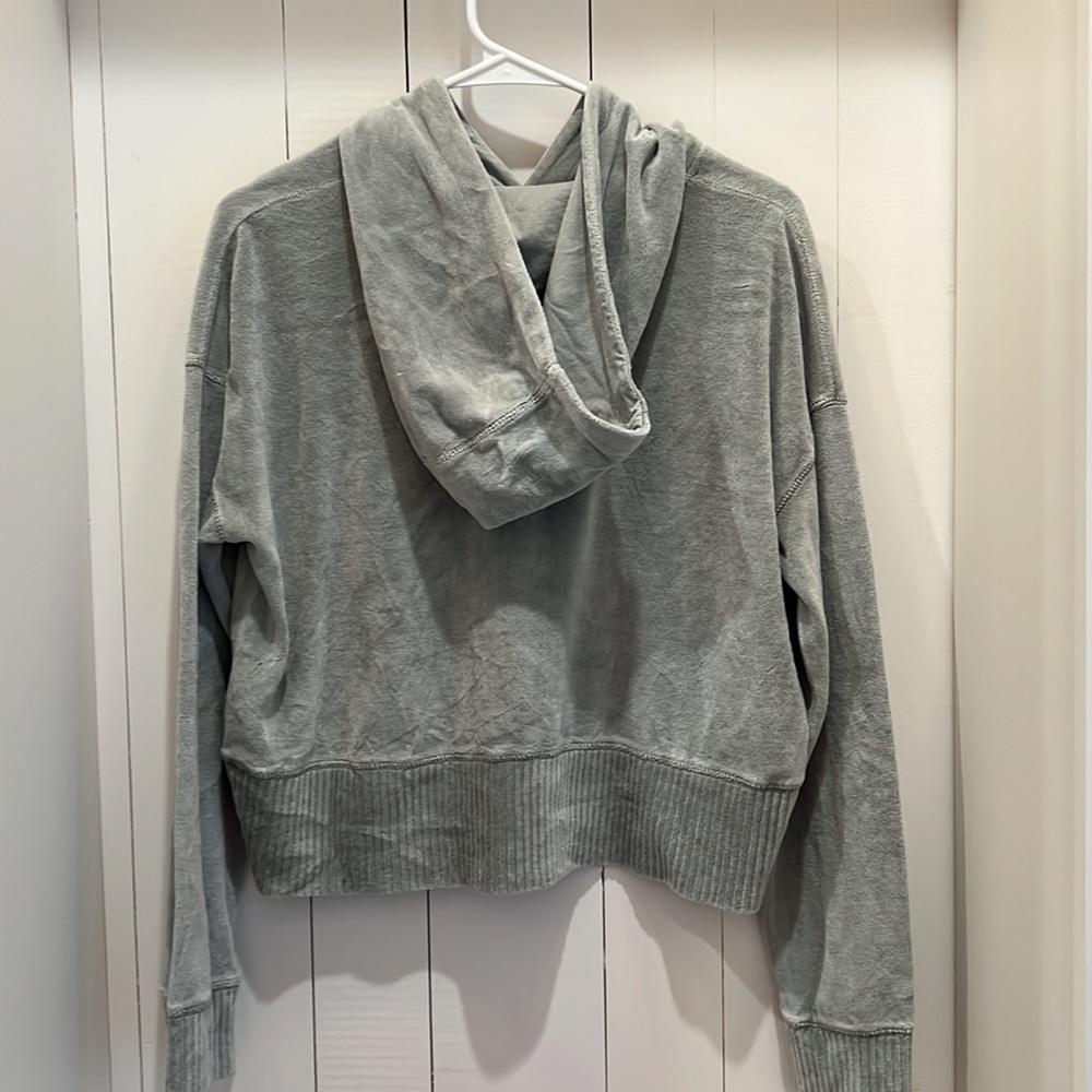light green cropped sweatshirt - Picture 2 of 3